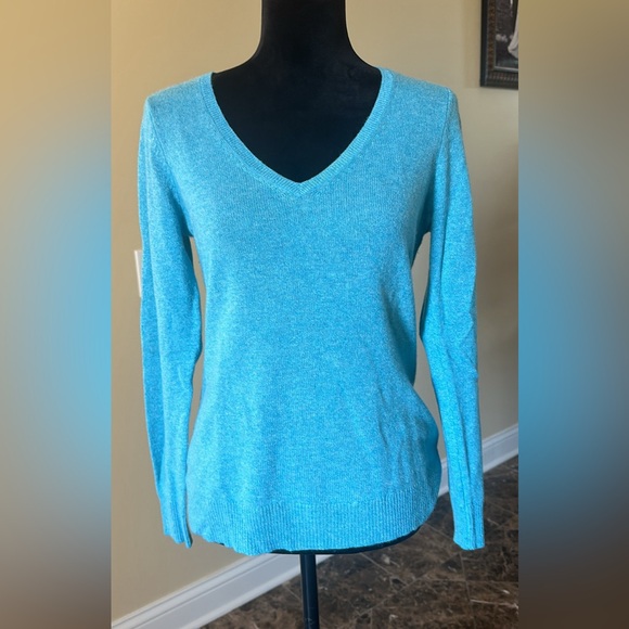EUC ANN TAYLOR Cashmere sweater Medium - Picture 1 of 4